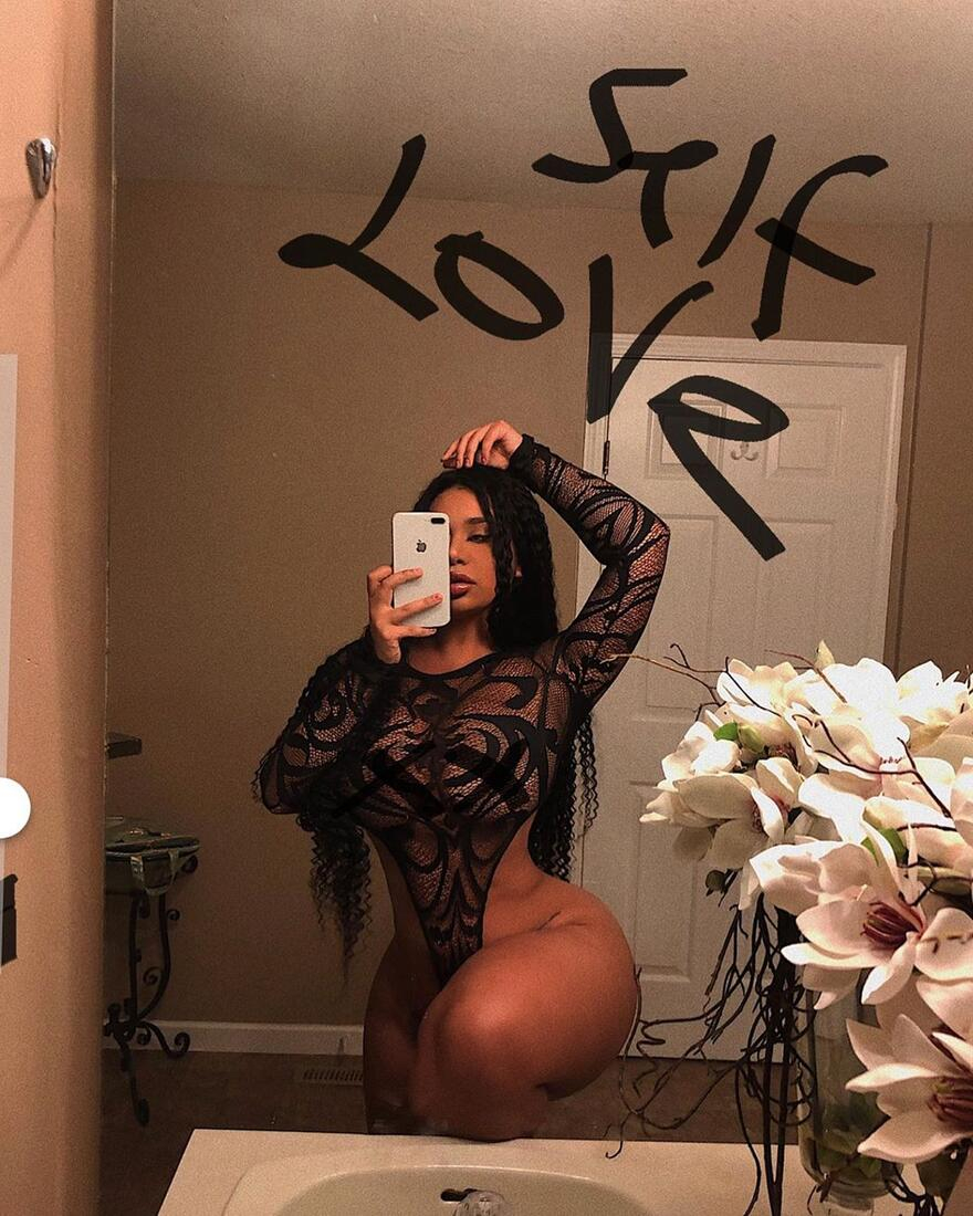 Habi dance naked boobs