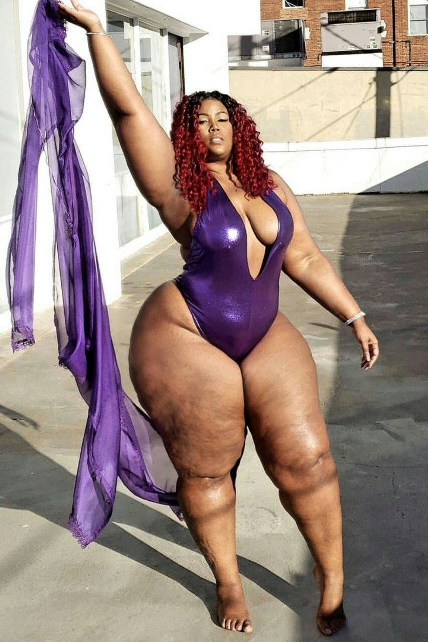 Naked women with big hips