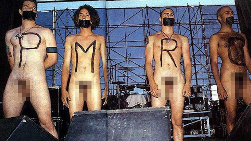 Women's rock groups speaking naked