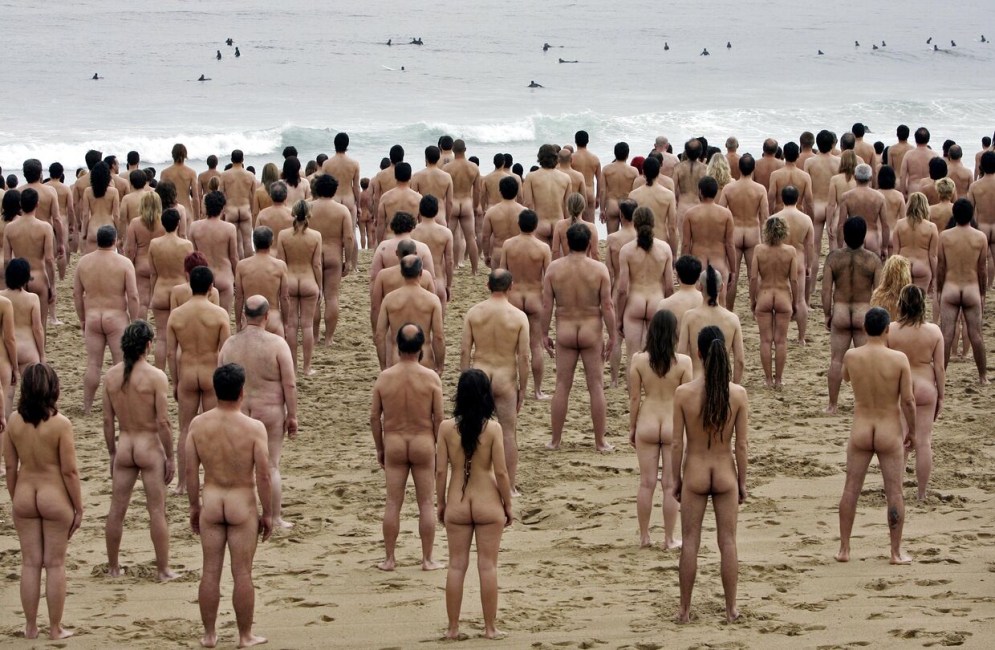 Naked guys Negroes on the beach